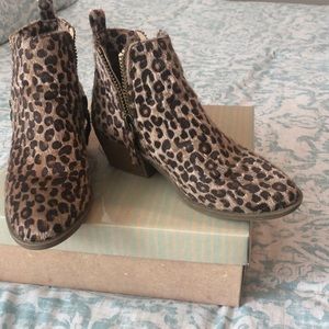 Gorgeous leopard print bootie